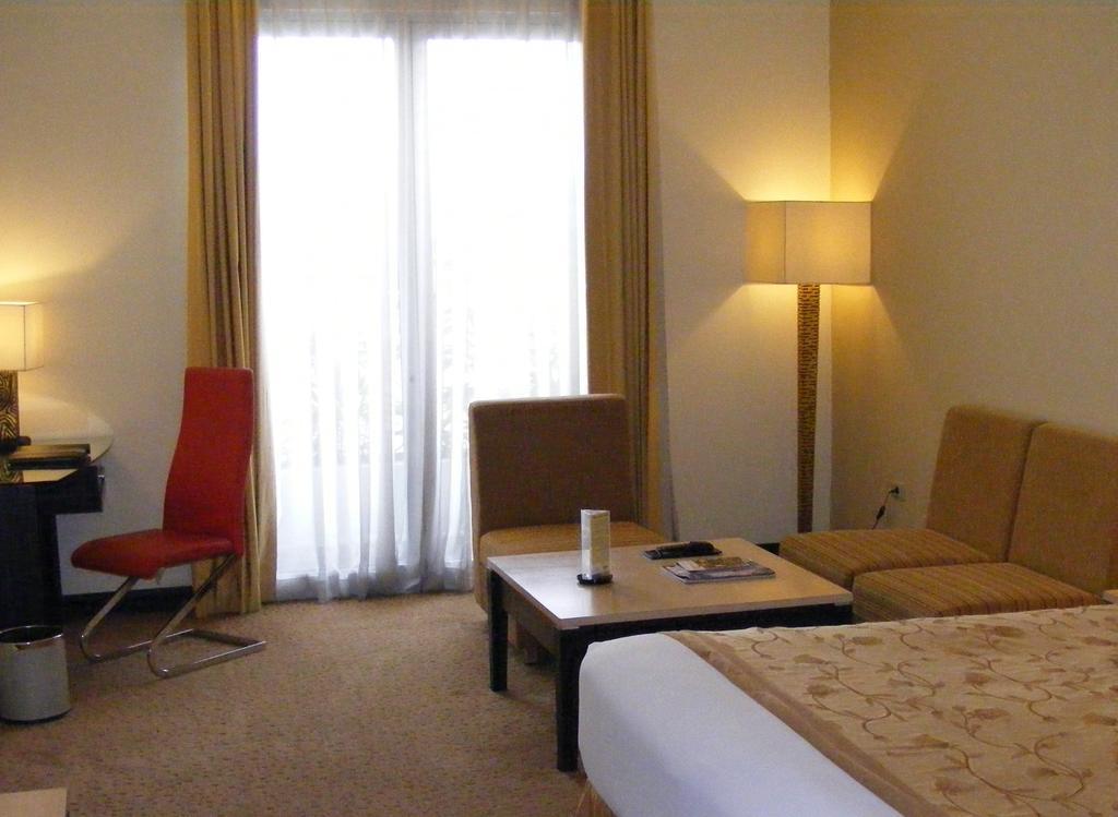Golden Flower By Kagum Hotels Bandung Exterior foto